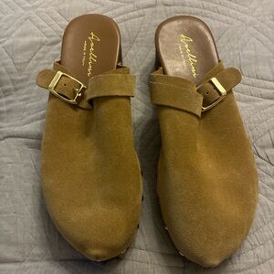Auellini Brown Suede Women's Clogs